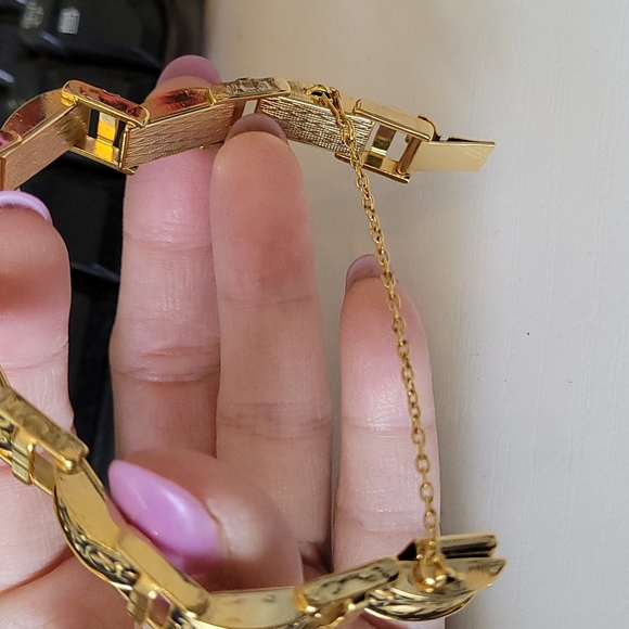 Gold Tone Black Damascene Beautiful Necklace, Bracelet and Earrings Set - Picture 10 of 10